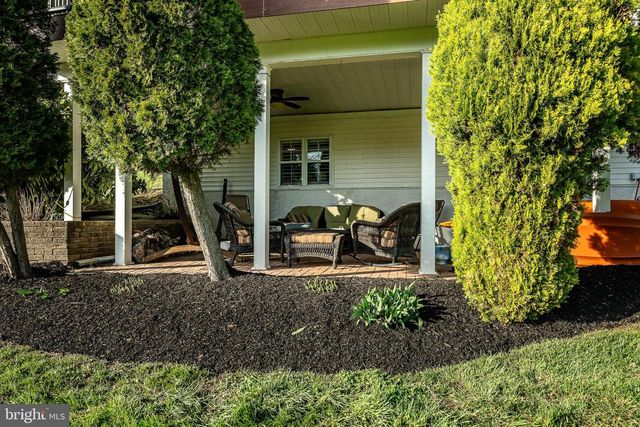 939 BAYLOWELL DR, West Chester, PA 19380