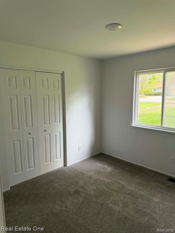 7379 Lawrence Street, Grand Blanc, MI 48439