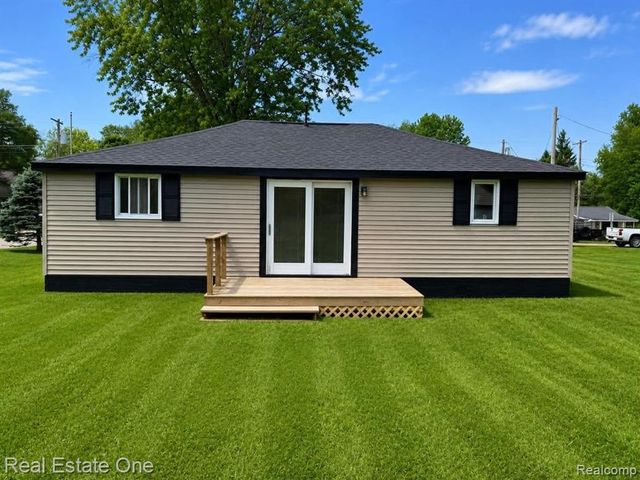 7379 Lawrence Street, Grand Blanc, MI 48439