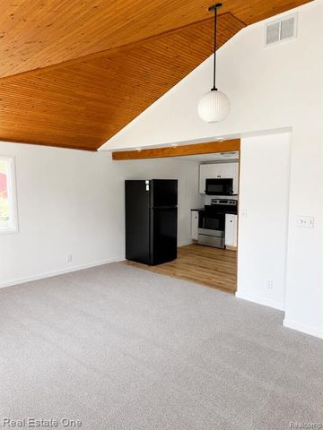 7379 Lawrence Street, Grand Blanc, MI 48439