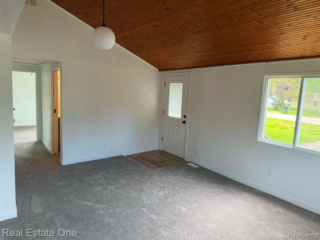 7379 Lawrence Street, Grand Blanc, MI 48439