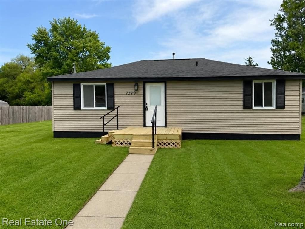 7379 Lawrence Street, Grand Blanc, MI 48439