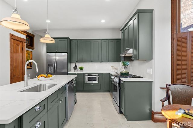 2346 Albion Place, St Louis, MO 63104