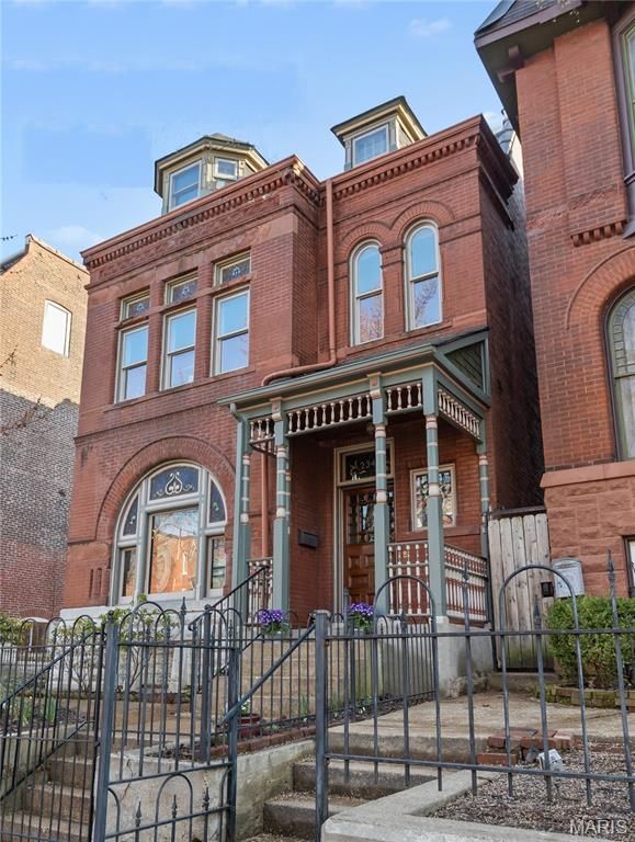 2346 Albion Place, St Louis, MO 63104