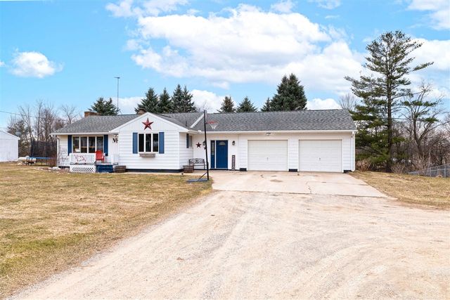 6740 S Eberhart Avenue, Clare, MI 48617
