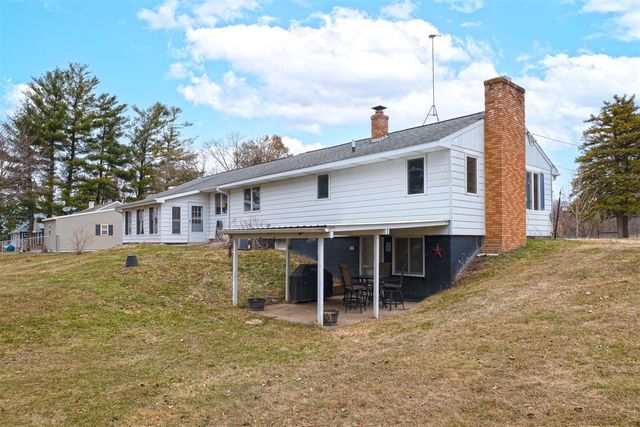 6740 S Eberhart Avenue, Clare, MI 48617