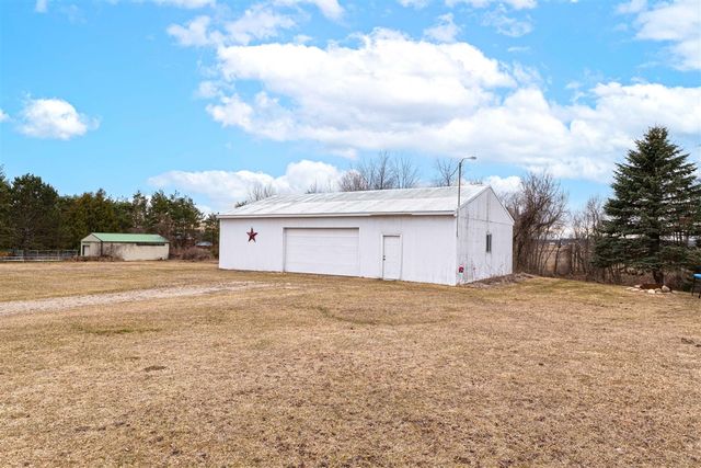 6740 S Eberhart Avenue, Clare, MI 48617