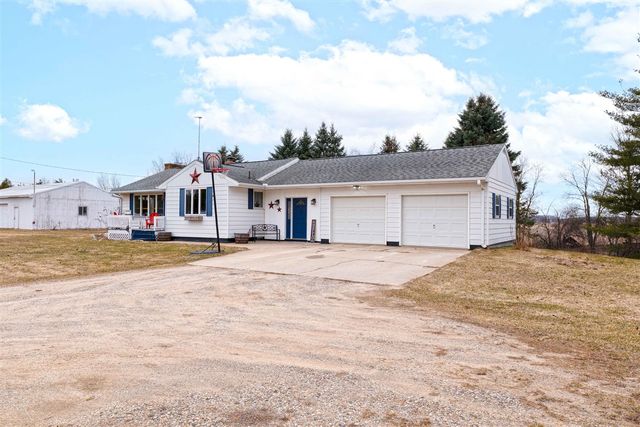 6740 S Eberhart Avenue, Clare, MI 48617