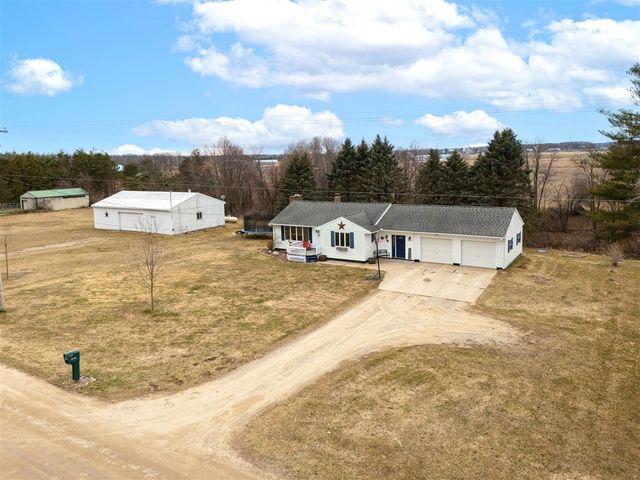 6740 S Eberhart Avenue, Clare, MI 48617