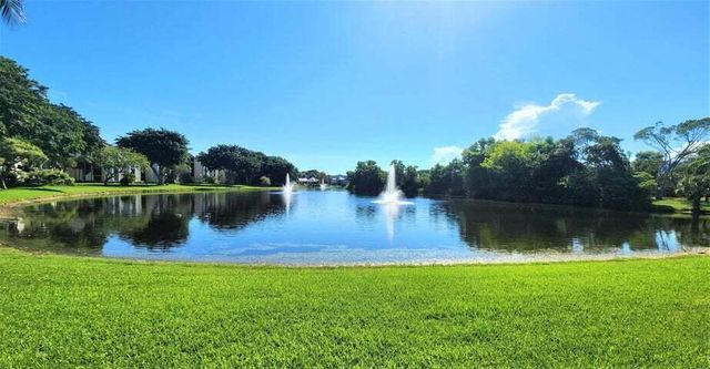 825 Egret Circle 404, Delray Beach, FL 33444