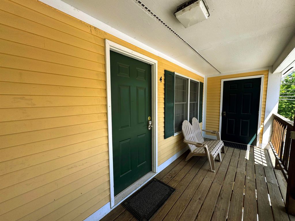 32 Pond St Apt 4, Ludlow, VT 05149