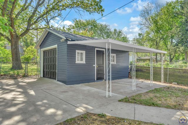 312 SW Elmwood AVE, Topeka, KS 66606
