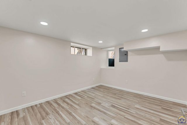 312 SW Elmwood AVE, Topeka, KS 66606