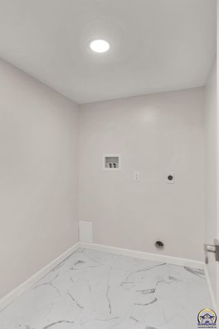 312 SW Elmwood AVE, Topeka, KS 66606