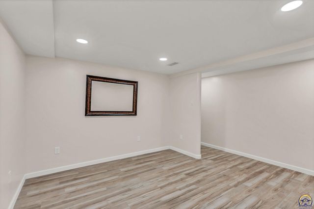 312 SW Elmwood AVE, Topeka, KS 66606