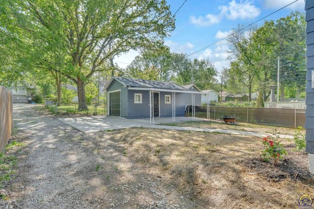 312 SW Elmwood AVE, Topeka, KS 66606