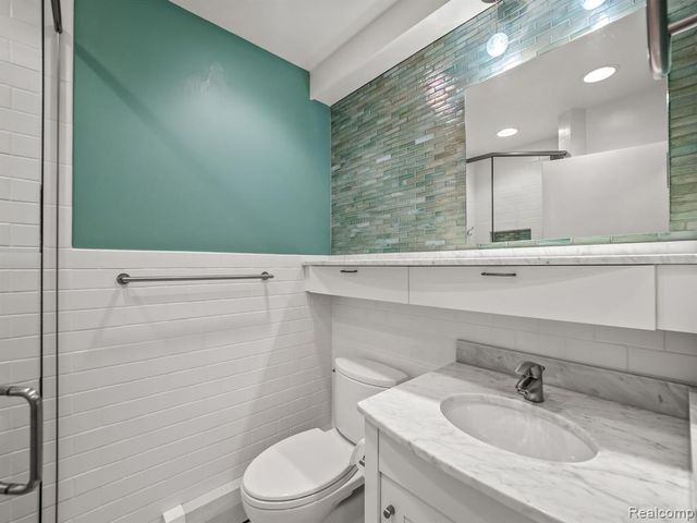 3781 Lincoln Road, Bloomfield Hills, MI 48301