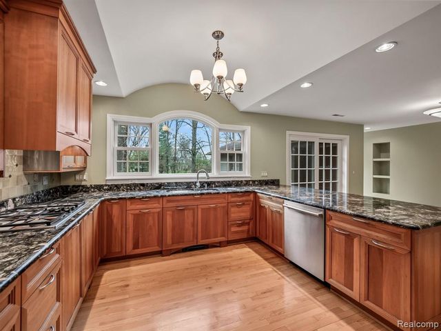 3781 Lincoln Road, Bloomfield Hills, MI 48301