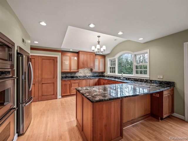 3781 Lincoln Road, Bloomfield Hills, MI 48301