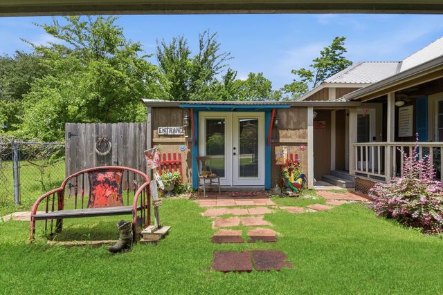 9282 State Highway 75 S, New Waverly, TX 77358