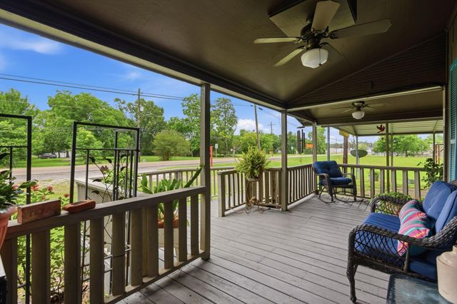 9282 State Highway 75 S, New Waverly, TX 77358