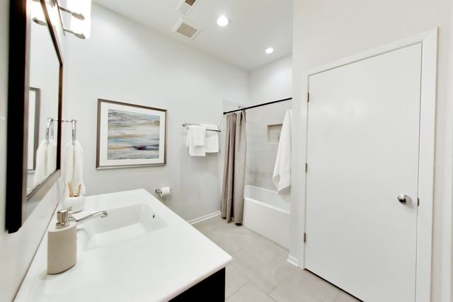 3810 N Fremont Street 2B, Chicago, IL 60613