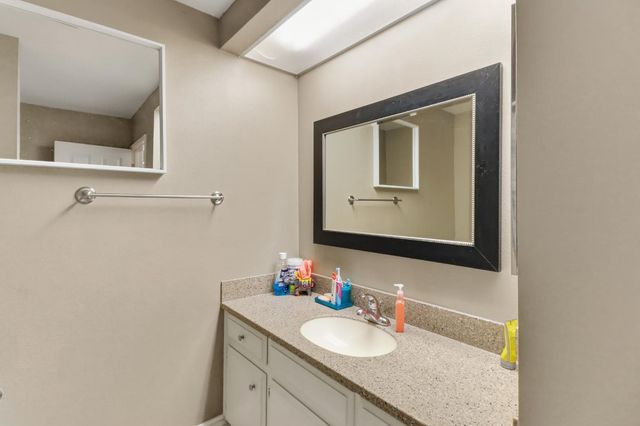 112 Touchstone Pl, West Sacramento, CA 95691