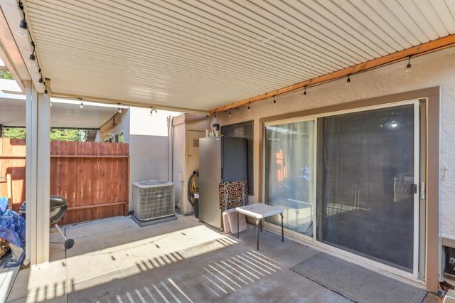 112 Touchstone Pl, West Sacramento, CA 95691