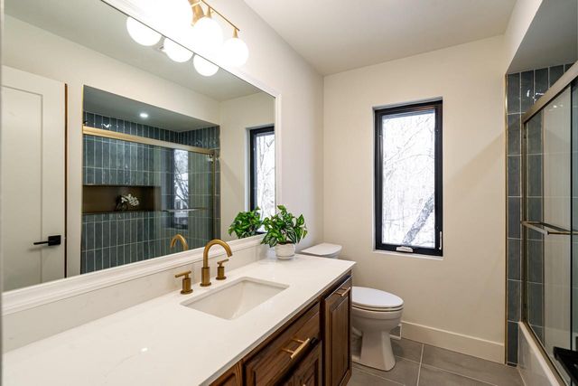 12500 W Scarborough DRIVE, New Berlin, WI 53151