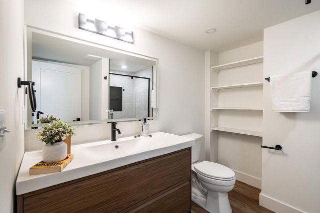 12500 W Scarborough DRIVE, New Berlin, WI 53151