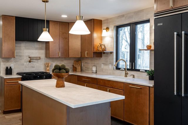 12500 W Scarborough DRIVE, New Berlin, WI 53151