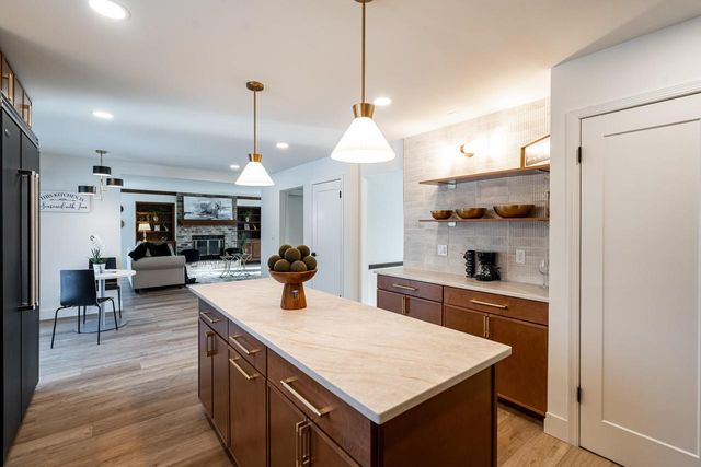 12500 W Scarborough DRIVE, New Berlin, WI 53151