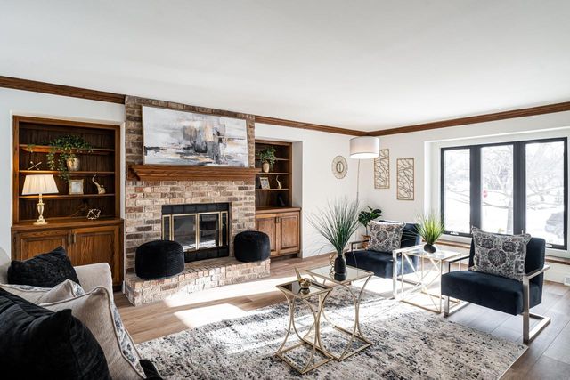 12500 W Scarborough DRIVE, New Berlin, WI 53151