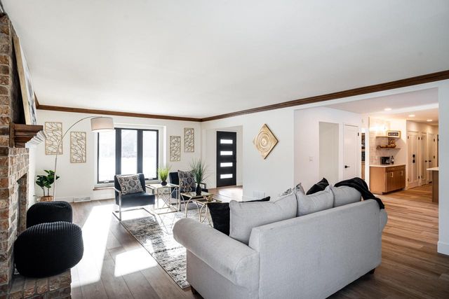 12500 W Scarborough DRIVE, New Berlin, WI 53151