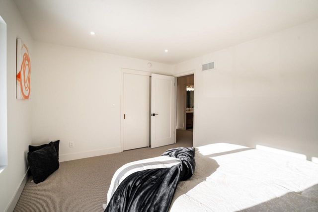 12500 W Scarborough DRIVE, New Berlin, WI 53151