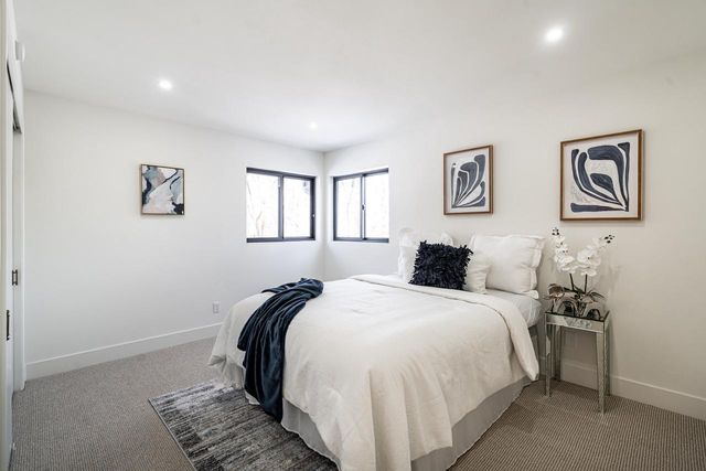 12500 W Scarborough DRIVE, New Berlin, WI 53151