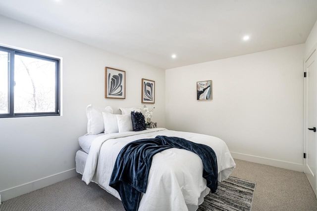 12500 W Scarborough DRIVE, New Berlin, WI 53151