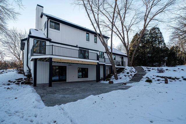 12500 W Scarborough DRIVE, New Berlin, WI 53151