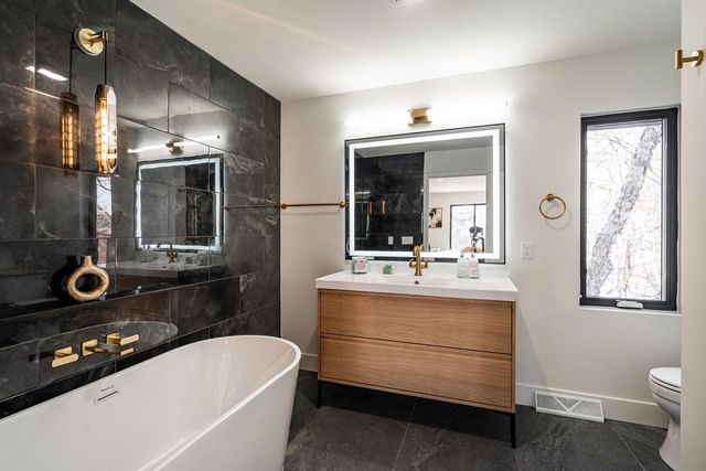 12500 W Scarborough DRIVE, New Berlin, WI 53151