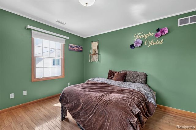 1120 Redleaf Lane, Ypsilanti, MI 48198
