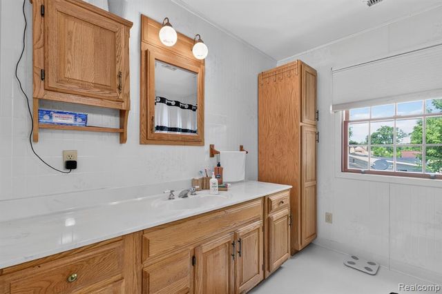 1120 Redleaf Lane, Ypsilanti, MI 48198