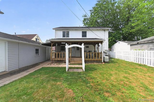 1120 Redleaf Lane, Ypsilanti, MI 48198