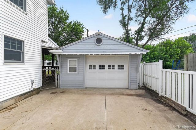 1120 Redleaf Lane, Ypsilanti, MI 48198