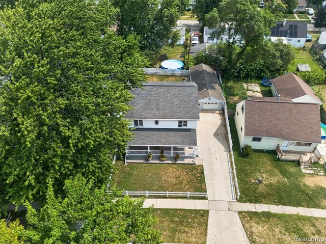 1120 Redleaf Lane, Ypsilanti, MI 48198
