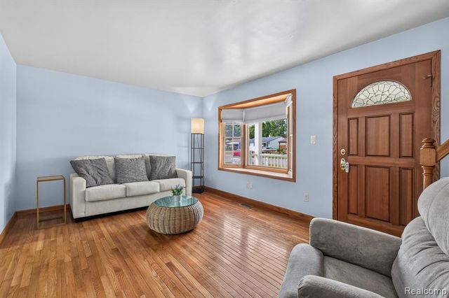 1120 Redleaf Lane, Ypsilanti, MI 48198