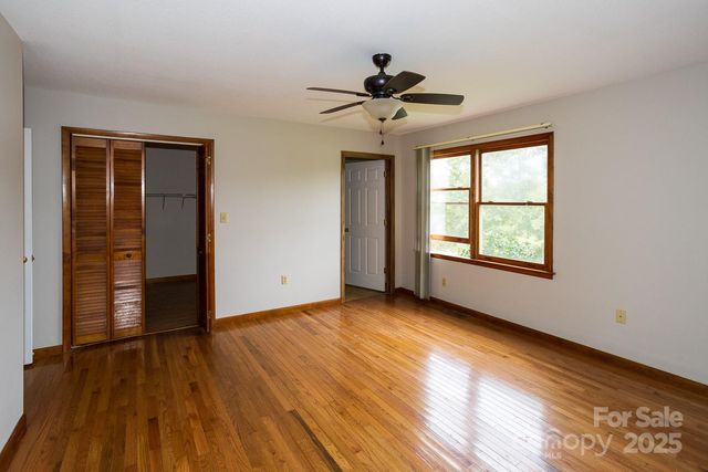 9 Lorena Drive, Asheville, NC 28806