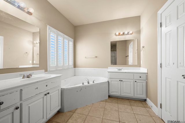 2227 Benedetto Ln, Port Allen, LA 70767
