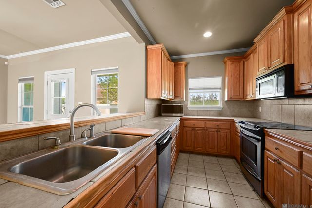2227 Benedetto Ln, Port Allen, LA 70767