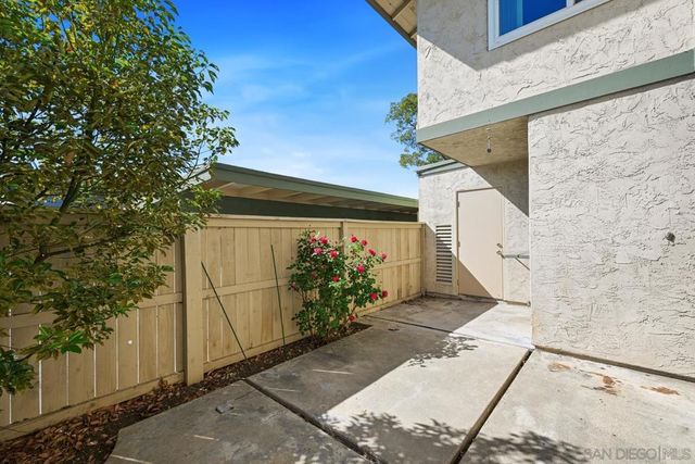 10143 Caminito Volar, San Diego, CA 92126