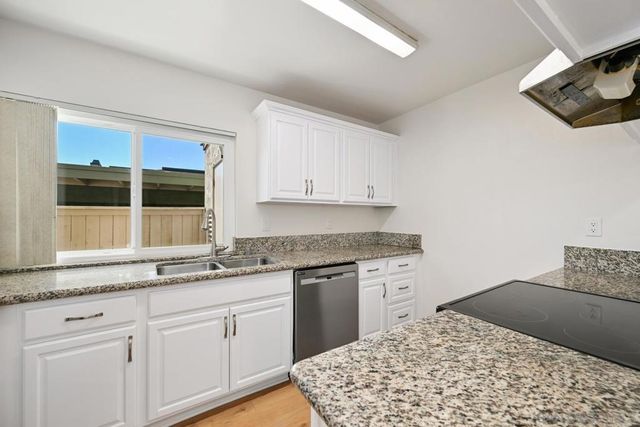 10143 Caminito Volar, San Diego, CA 92126